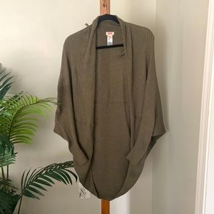 Olive green, XS cardigan sweater in great condition!